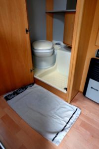 kaseta wc w przyczepie kempingowej