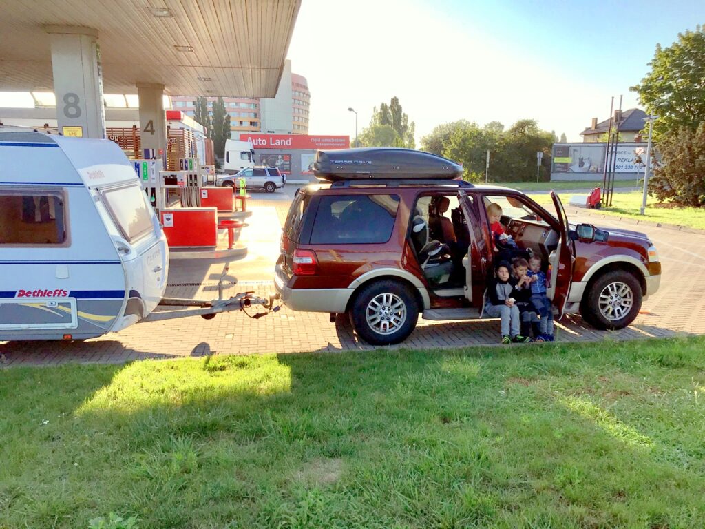 zalety podrozowania z przyczepa