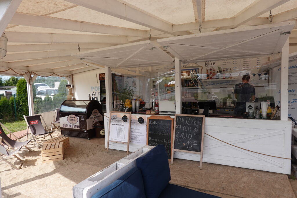 Alfa Klif Gaski Baltic Sea Resort namiot polaczony z barem od strony ulicy