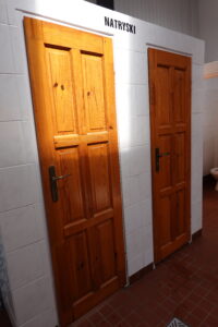 sanitariaty na kempingu alfa klif