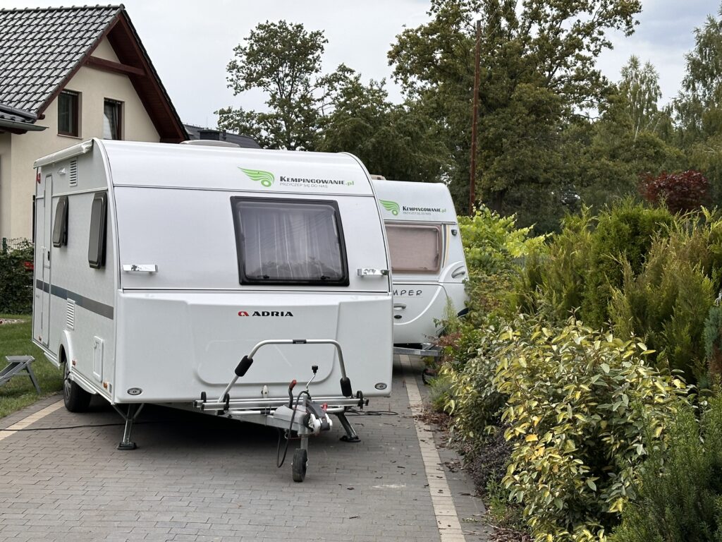 wystartowalismy z wynajmowaniem przyczepy kempingowej