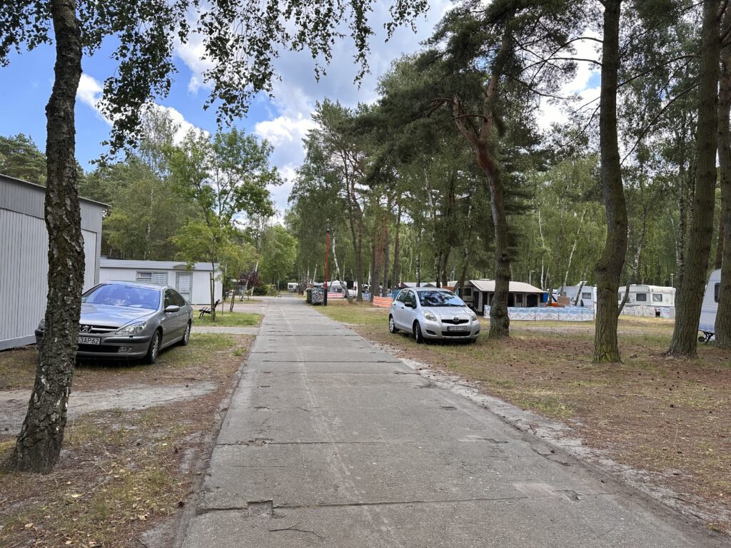 droga na campingu biala mewa w dzwirzynie
