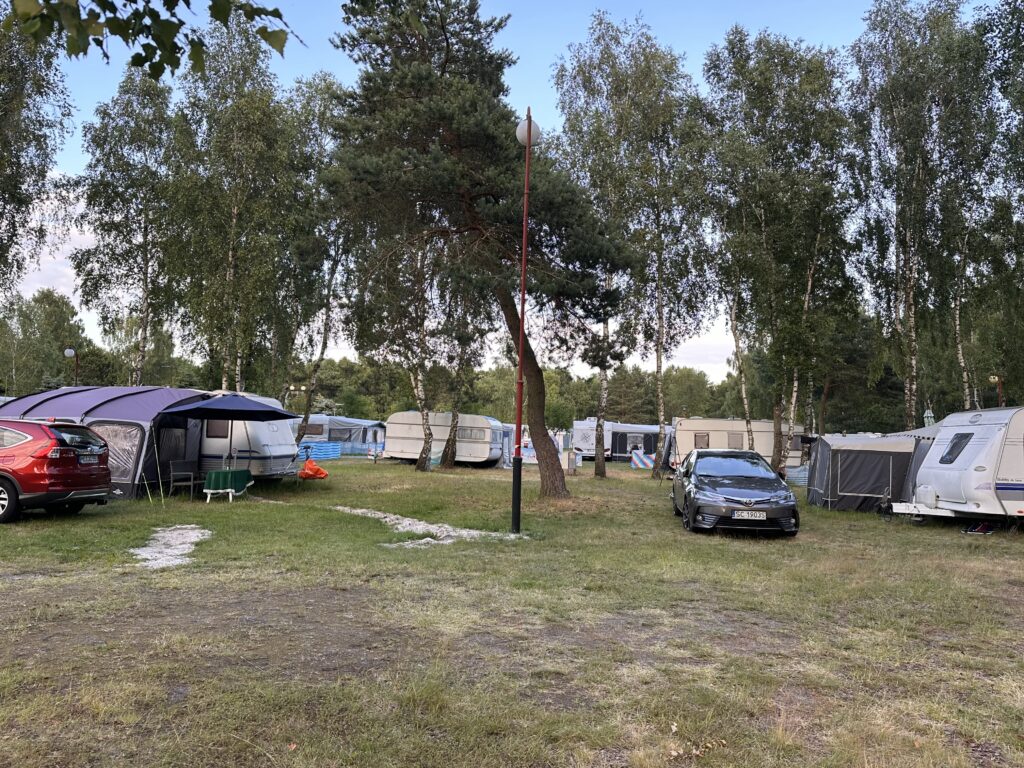 parcele na przyczepy kempingowe biala mewa