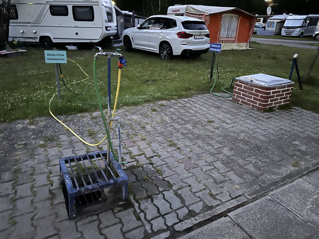 punkt wody pitnej i miejsca na fekalia z kaset biala mewa