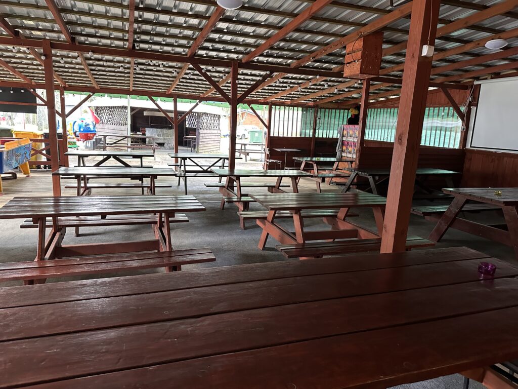 wiata, lawki, grill biala mewa