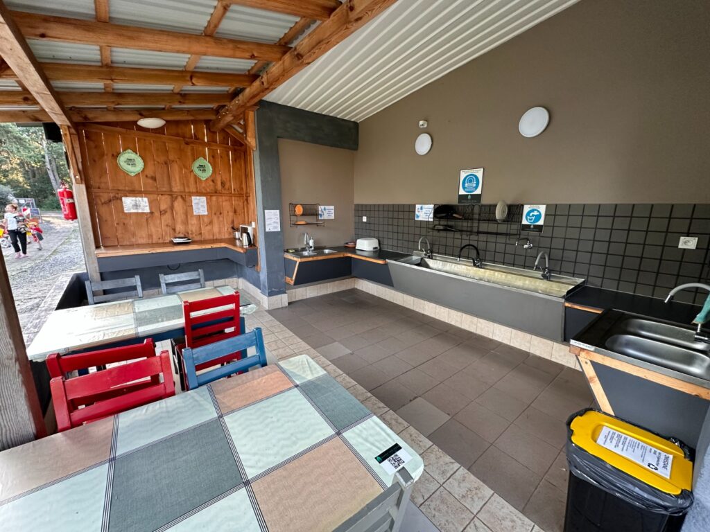 aneks kuchenny do dyspozycji na kempingu osada nad woda w lazach