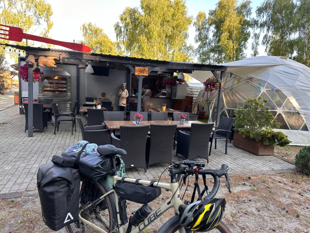 bar w osadzie nad woda