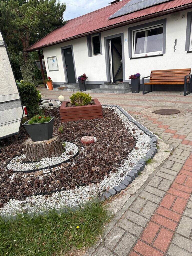 budynek gospodarczy sanitariaty ow zakatek jaroslawiec'