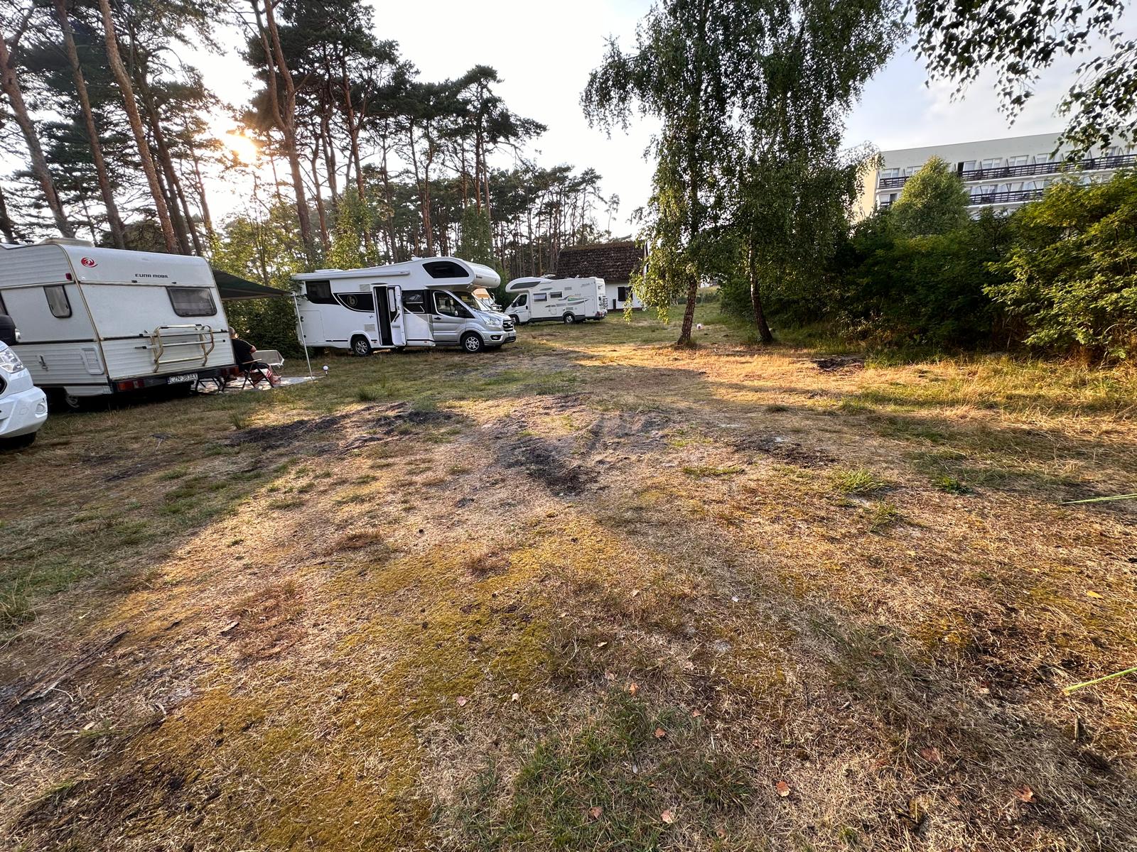 niezorganizowane pole namiotowe zacisze ustka caravaning