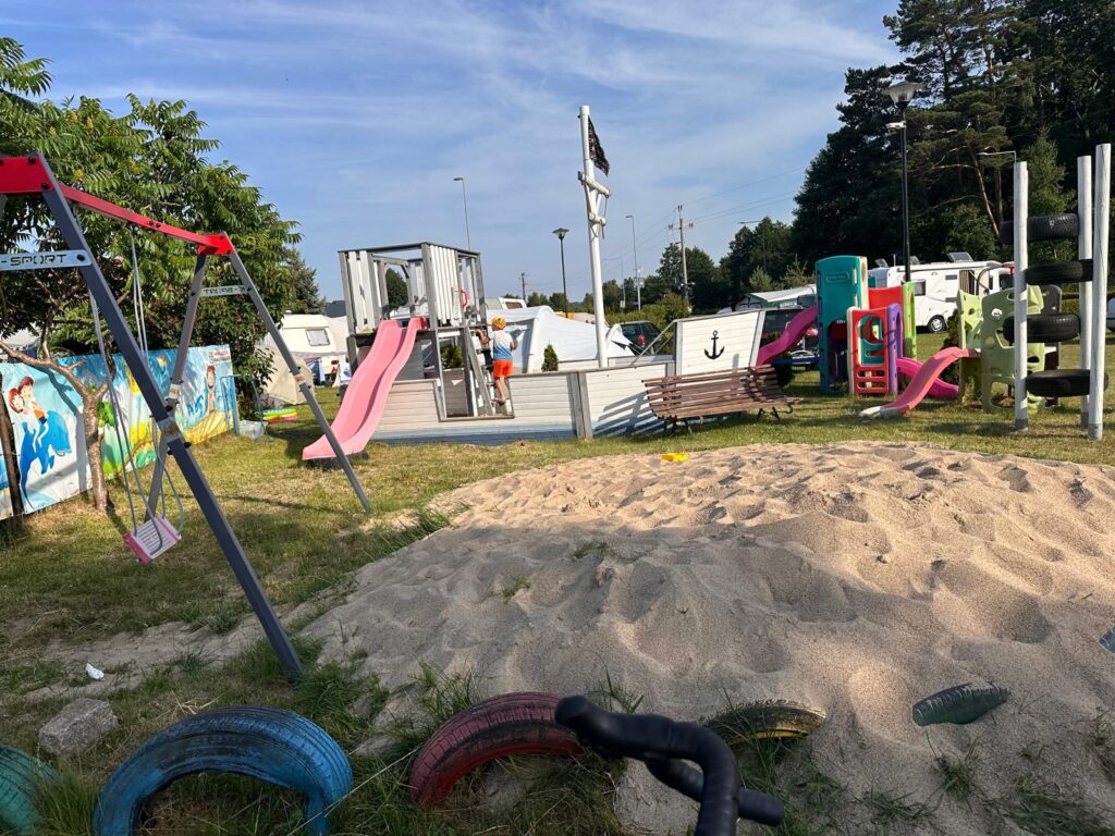 plac zabaw w ow zakatek jaroslawiec