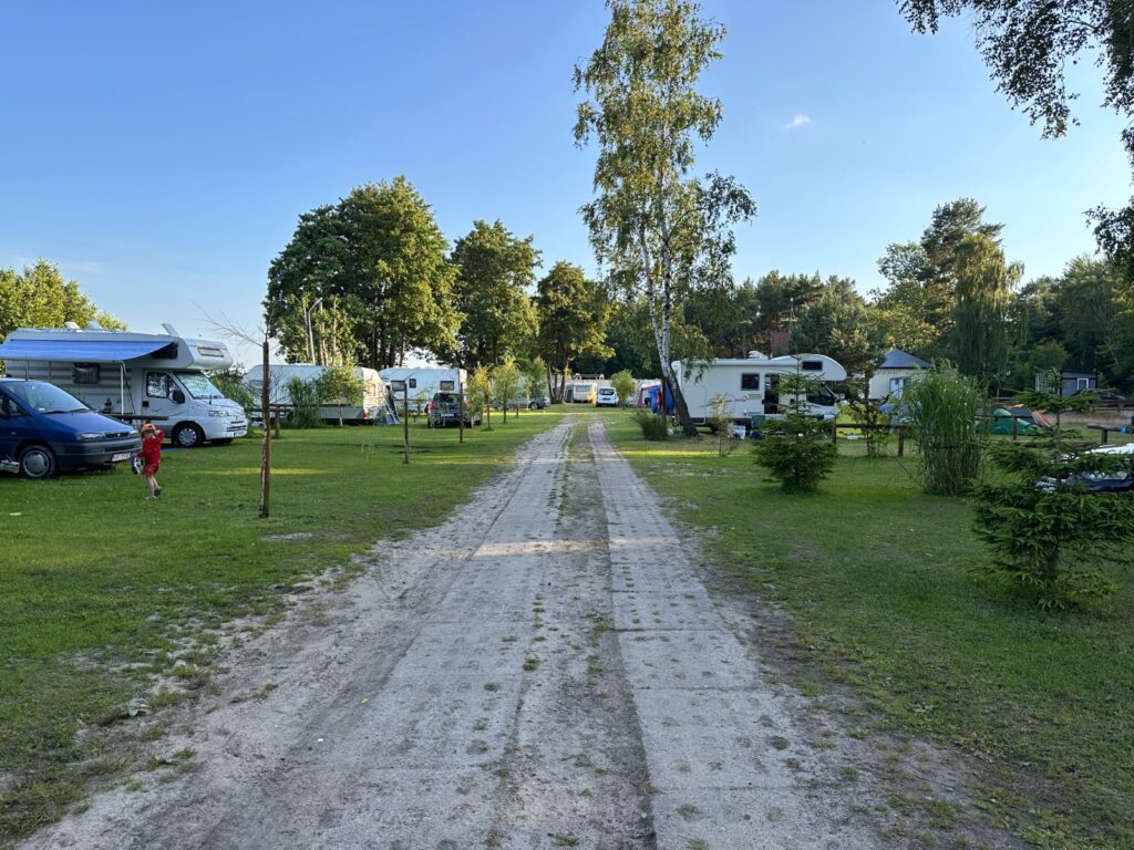 pole caravaningowe i campingowe w lazach