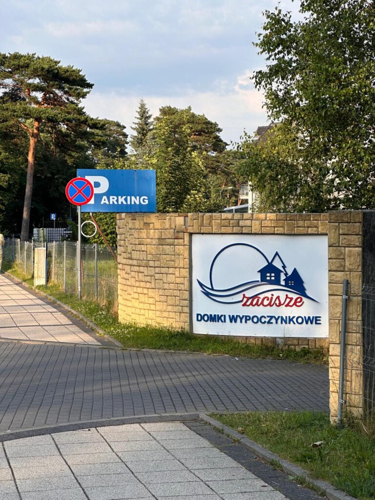 wjazd do osrodka wypoczynkowego zacisze w ustce