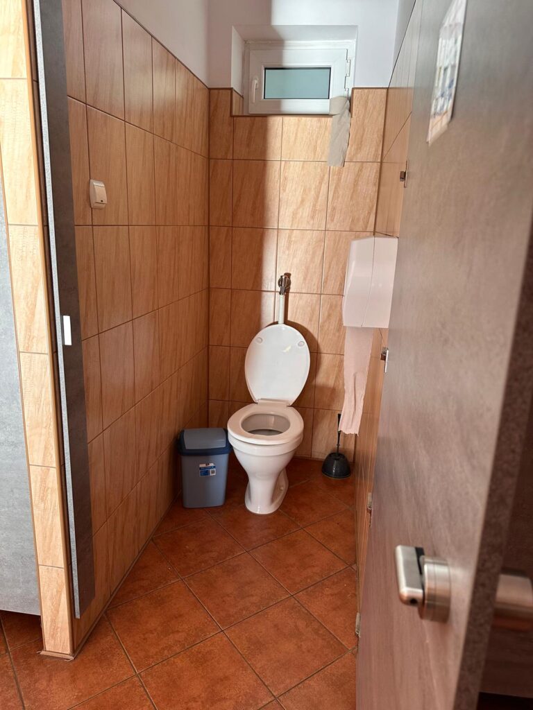 toaleta damska Camping SMOK w Krakowie