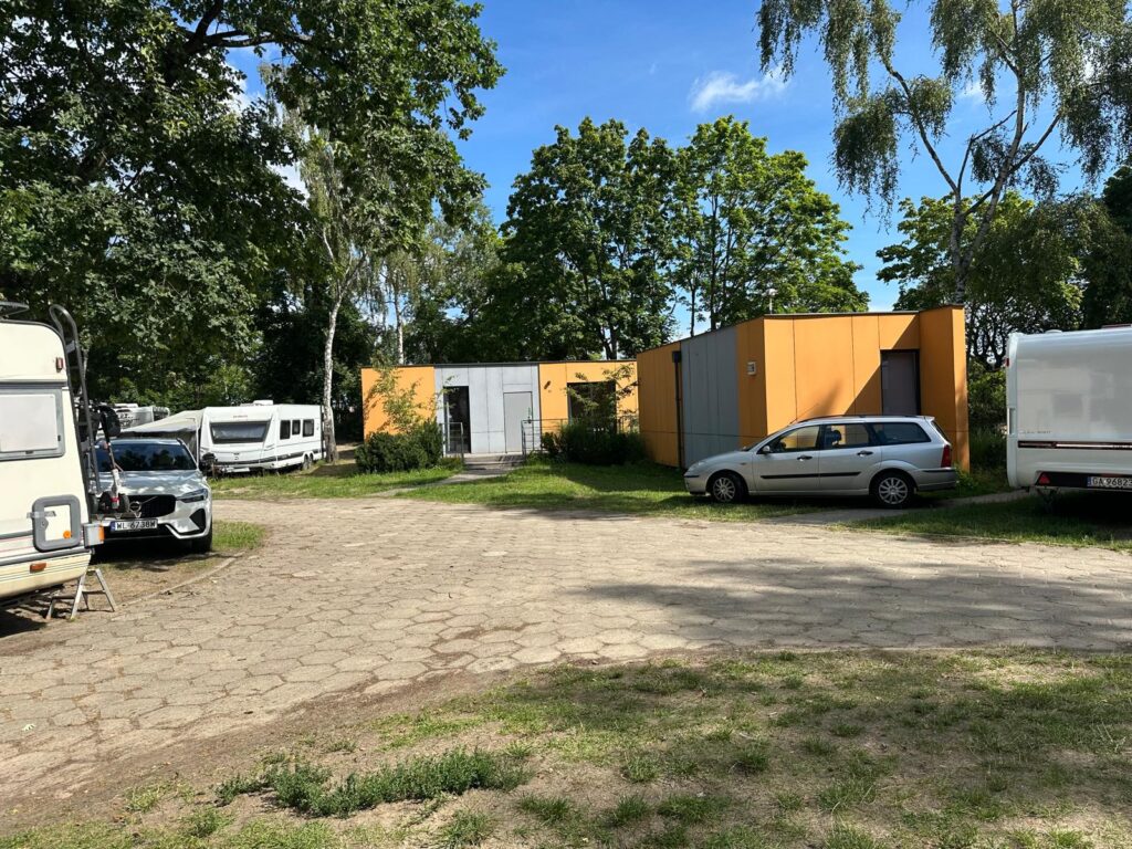 brak parcel domki i przyczepy razem