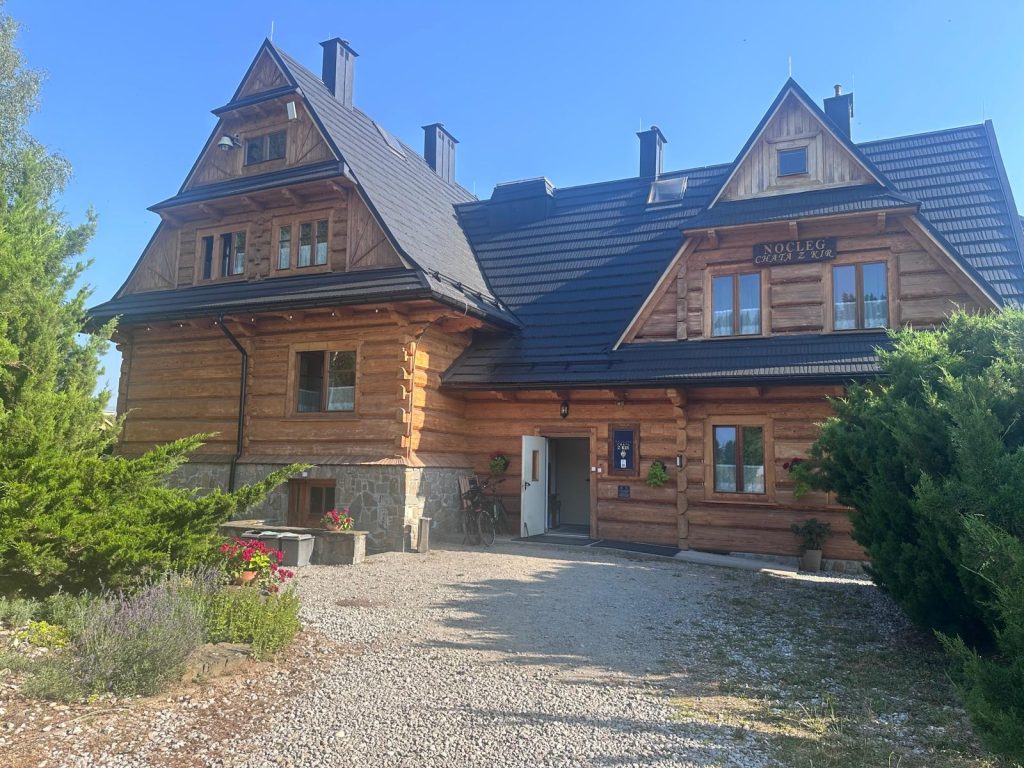 budynek z pokojami noclegami polana sossny