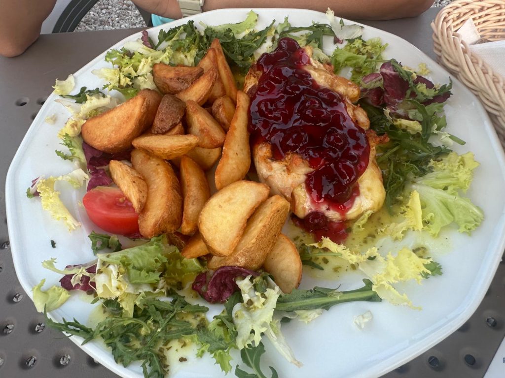 piers nadziewana serem obiad w restauracji polana sosny