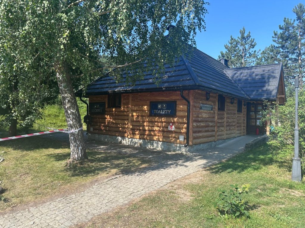 toalety i prysznice na kempingu nr 38