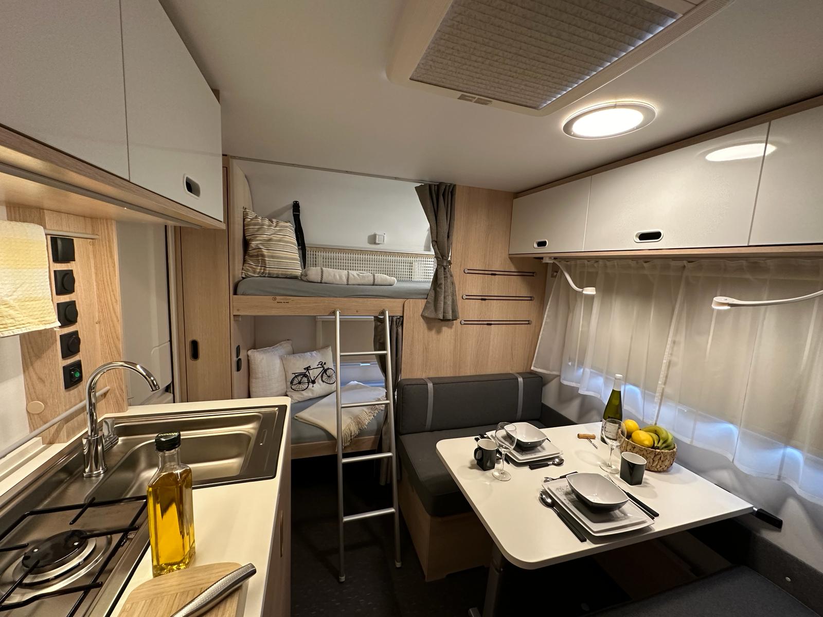 Kuchnia w przyczepie Adria Aviva 472 PK