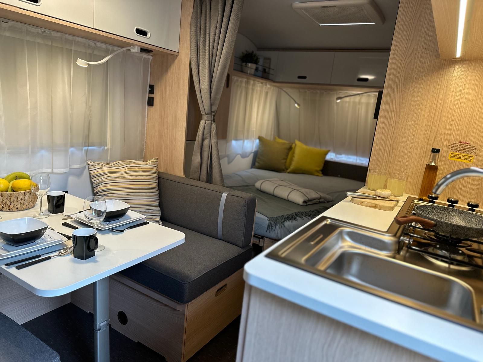 Łóżka w przyczepie