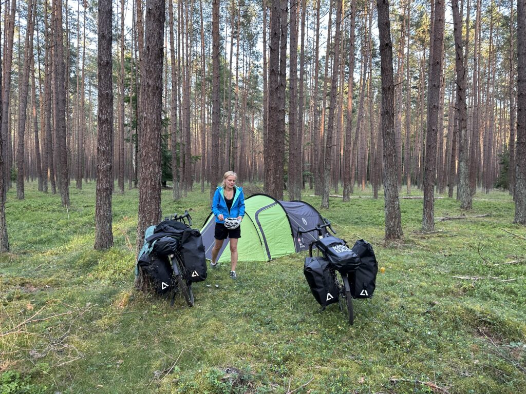 pierwszy nocleg w lesie