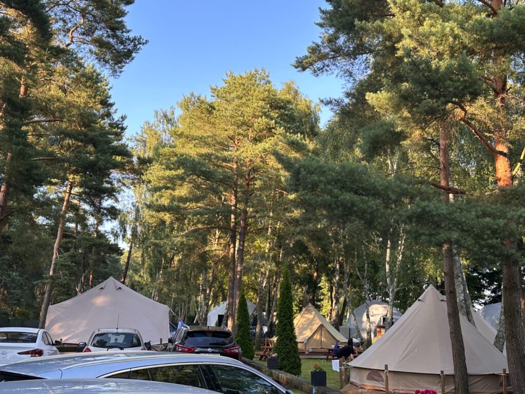 glamping w osada nad woda w lazach