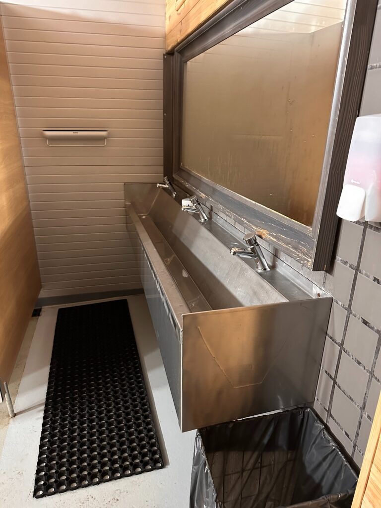 nietypowa wieloosobowa umywalka camping osada nad woda lazy