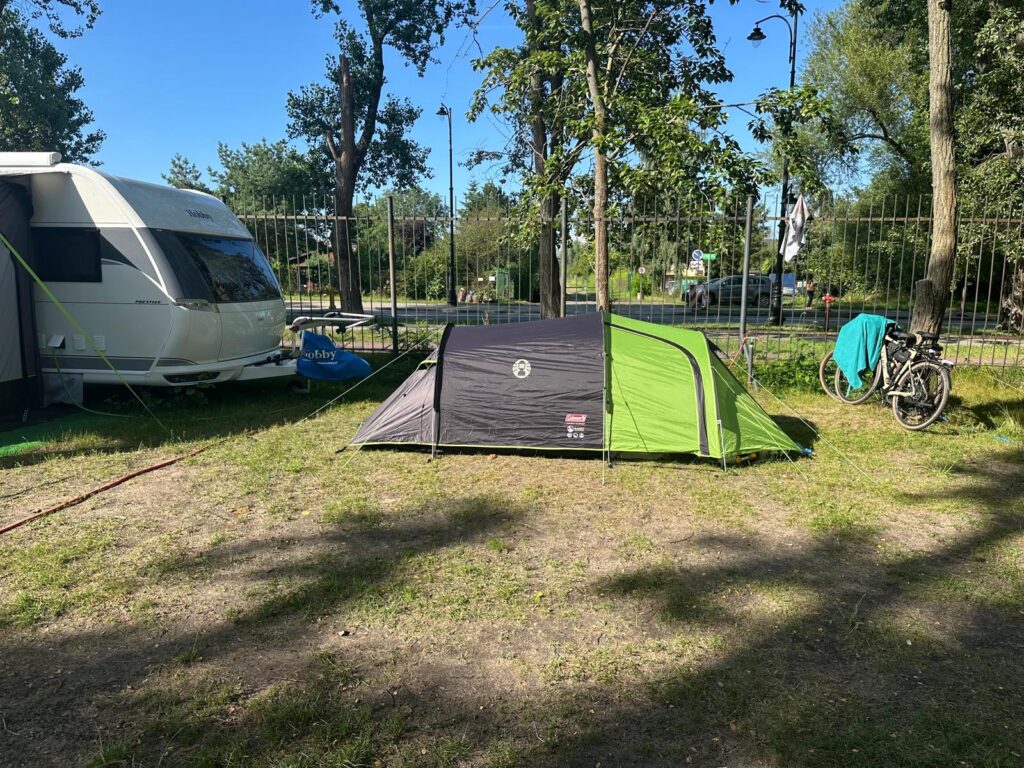 nasz namiot na kempingu w Sopocie